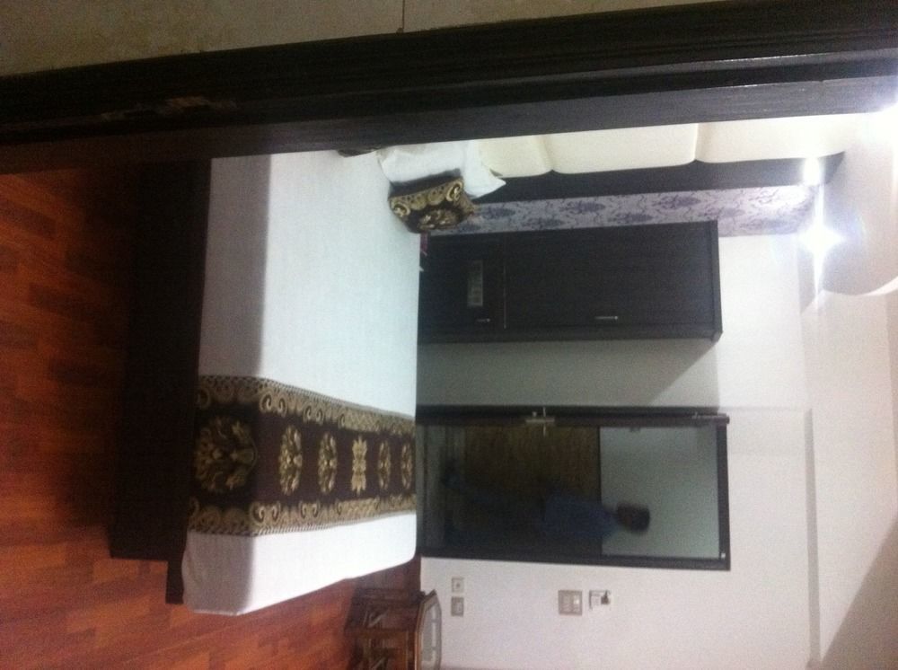 Hotel Karat 87 Inn Yeni Delhi Dış mekan fotoğraf