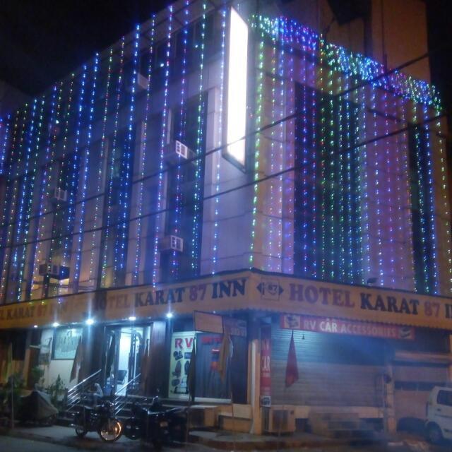 Hotel Karat 87 Inn Yeni Delhi Dış mekan fotoğraf