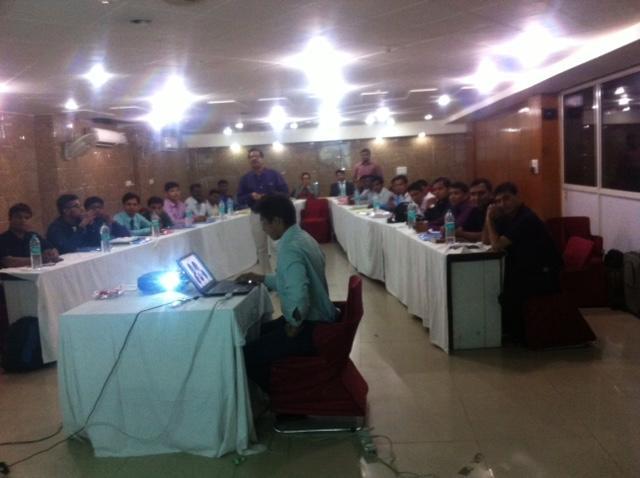 Hotel Karat 87 Inn Yeni Delhi Dış mekan fotoğraf