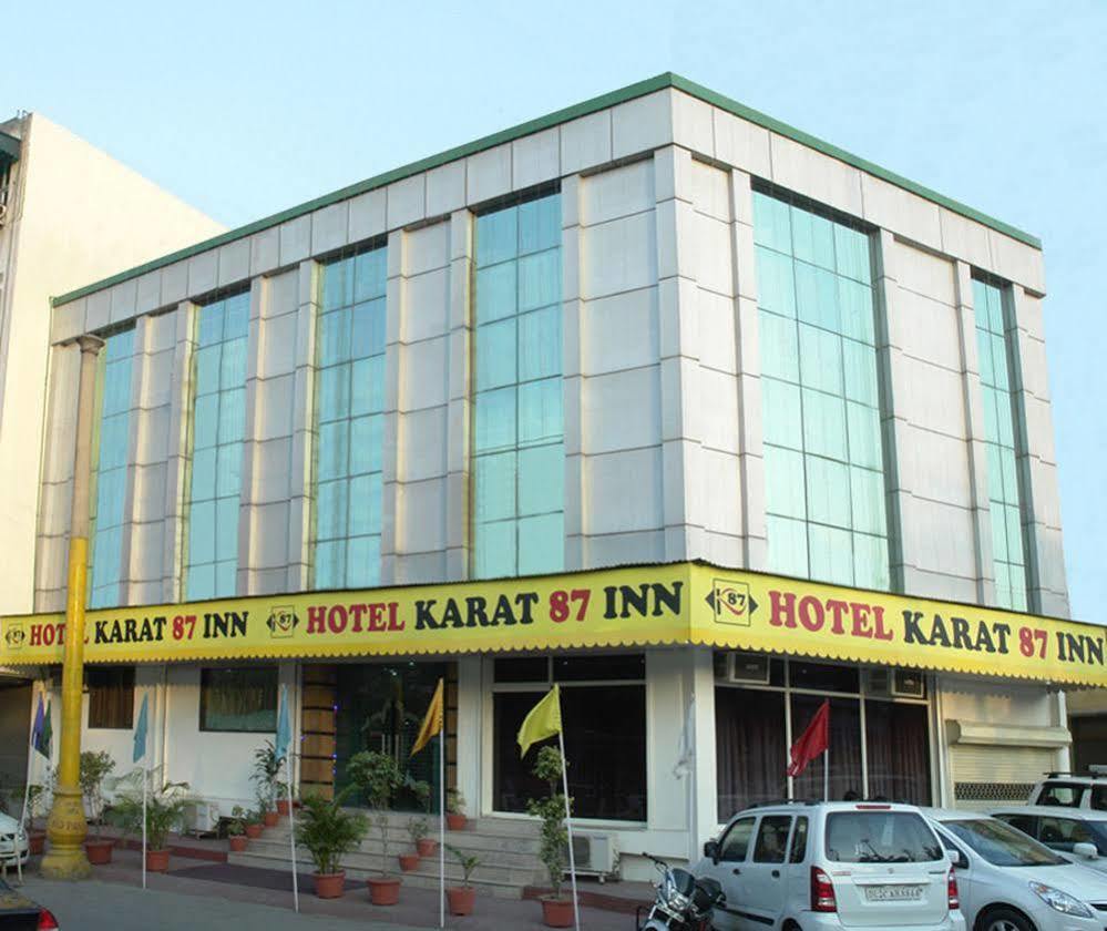 Hotel Karat 87 Inn Yeni Delhi Dış mekan fotoğraf